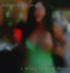 I enjoy oral looking housewife (giving and receiving).