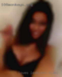 LOVES lesbians in Miami and some young guys.